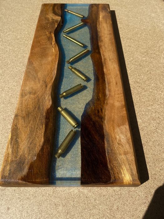 Дъски за рязане и сервиране от орех и епоксидна смола