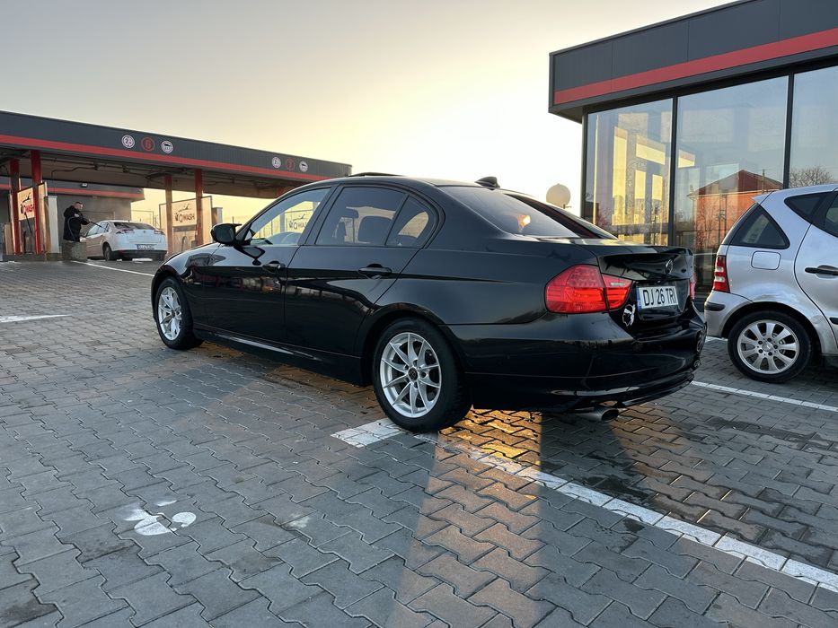 BMW E90 Seria 3 facelift 2.0 Cutie Manuala