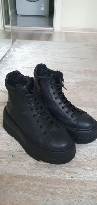 Ghete damă cu platformă