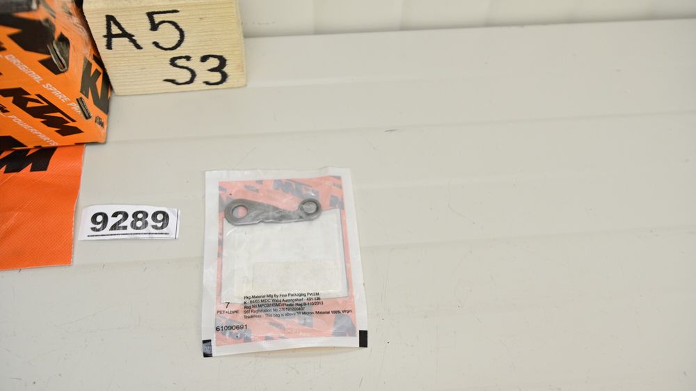 Husqvarna Svartpilen 250 401 18 - 23 Maneta de blocare