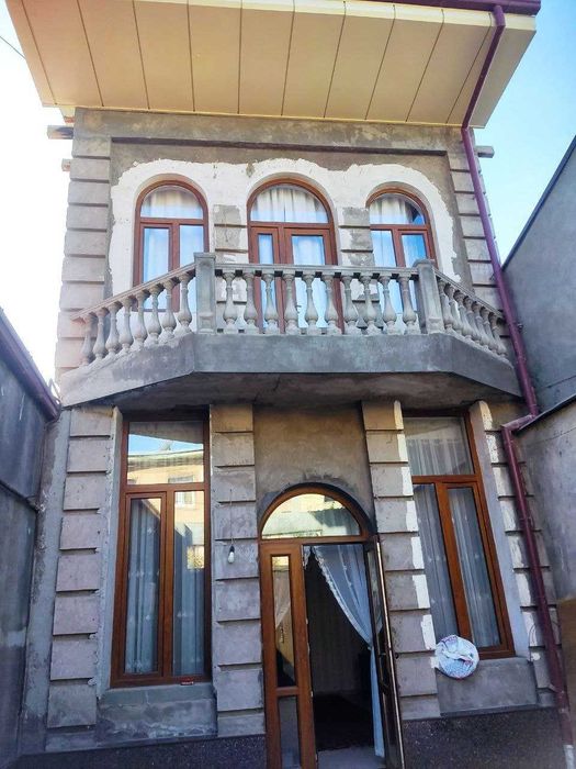 Яккасарой Саламатина 2 сот 7 хона 2 каватл евро  нархи 185000 у.е.