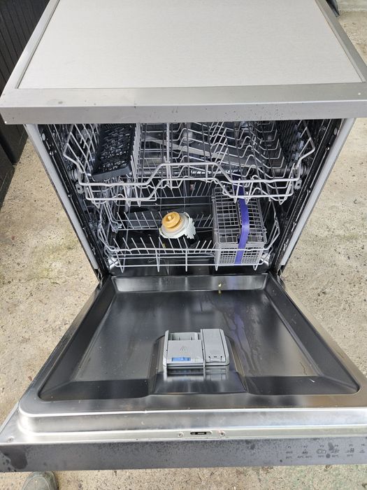 Masina spalat vase Beko DFN16410X