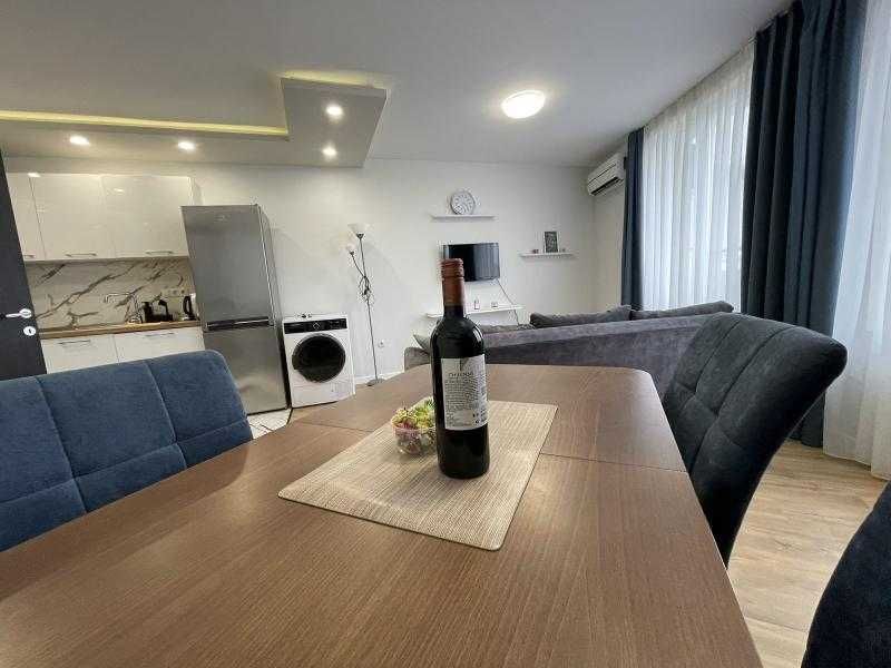 Дава се под наем Двустаен апартамент в Бургас, Лазур - 76 кв.м за 561 € - Снимка #1