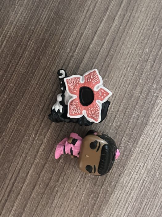 Фигурки очень странные дела