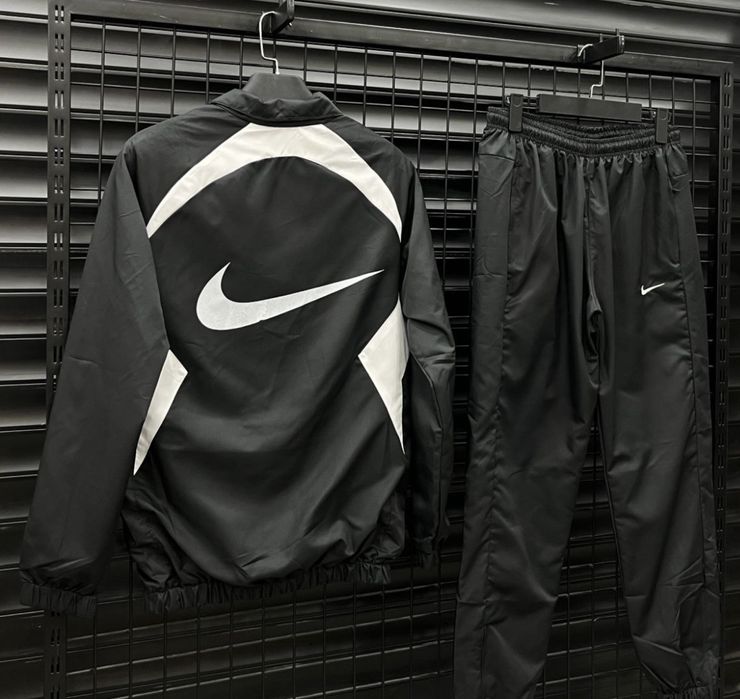 Nike tracksuit черен