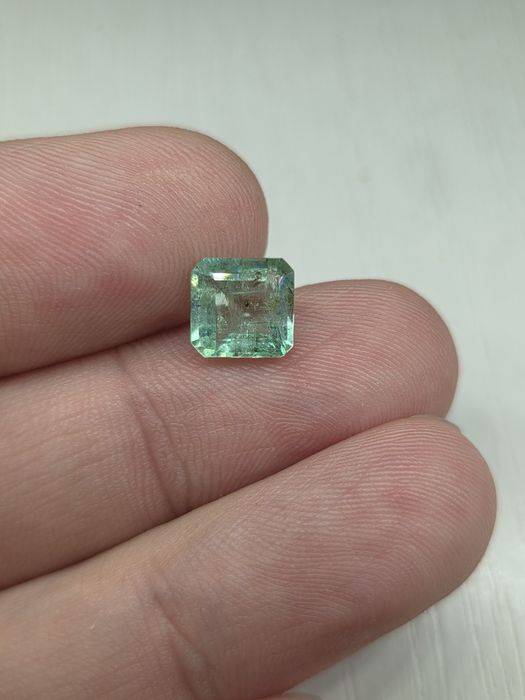 Продам камень изумруд