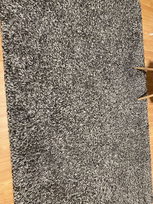 VAND covor  aproape  nou, a fost  primit cadou insa nu imi place.