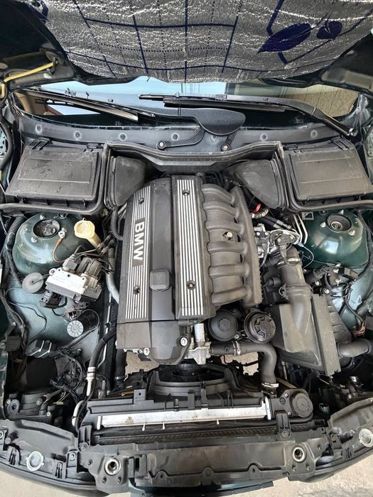 BMW E39 523i Sotiladi