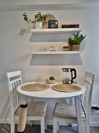 PROPRIETAR inchiriez apartament mobilat complet zona 1 mai metrou 3 min. Apartamentul este disponibil din 10 Octombrie