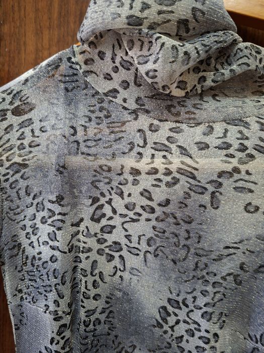 Костюм новый турецкий.  Размер 40. А также платья на 46 размер