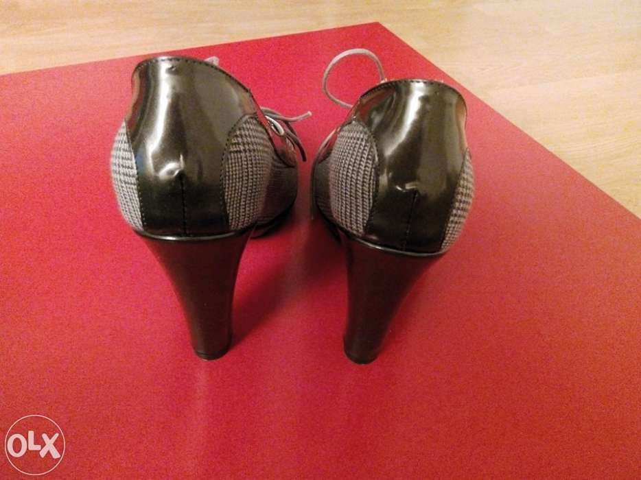 Pantofi noi model deosebit