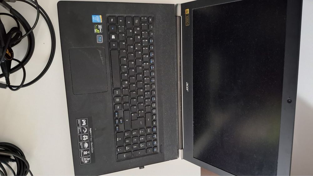 Laptop acer aspire V17 black edition