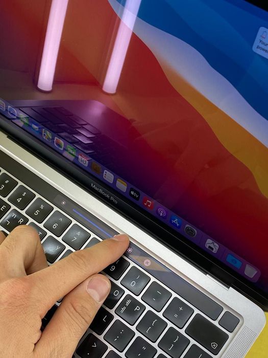 MacBook Pro M1 16/256, ideal holat, Touch Bar