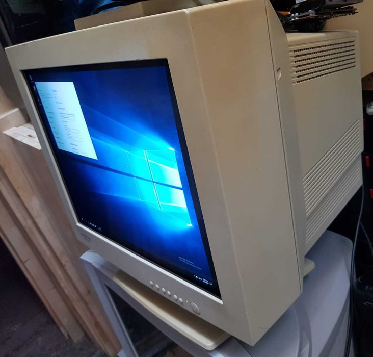 Monitor tub COMPAQ 7550/ AOC 19'' CRT 9K+ Plat (Flat) TCO2003 F1995+ 1600x1200/ 21" Hitachi CM823F QXGA 2048x1536/ IBM P77/ NOKIA MULTIGRAPH 446xPRO