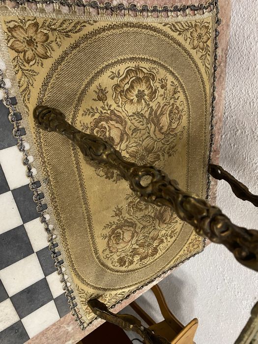 Френска месингова поставка в стил нарок