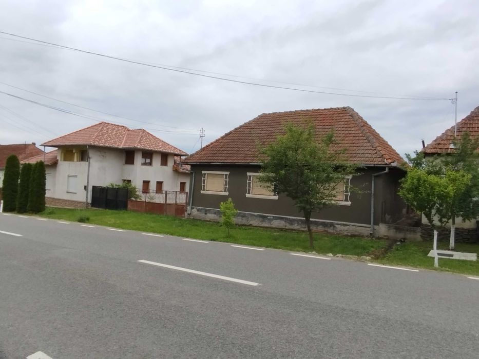 Vind casa cu etaj in Cuied