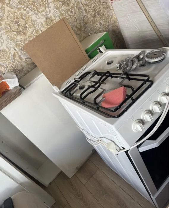 Продам газовую плиту