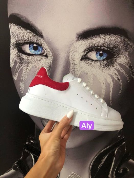 Ugg-uri și adidasi preț redus