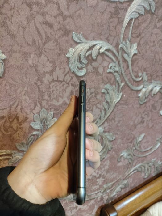 Продам айфон 11 64