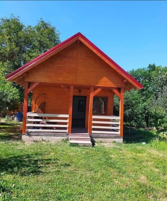 Meseriași în domeniul casei și cabane din lemn sau din panouri sandwic