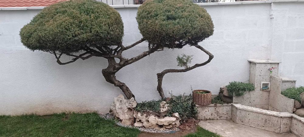 Собственик продава  масивна двуетажна къща с гараж в гр. Мартен