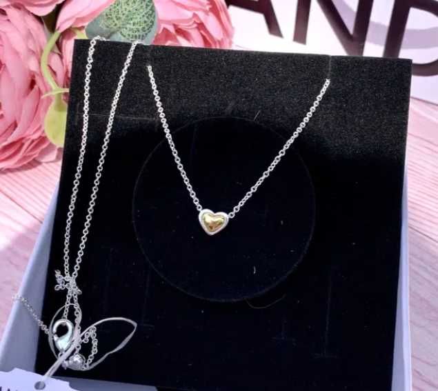 Колие на Pandora. В комплект с кутия и торбичка.