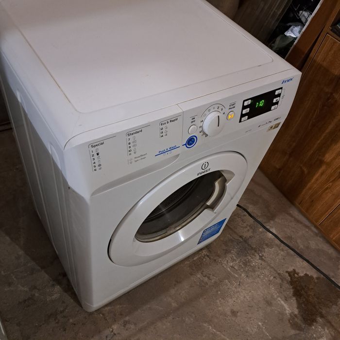 Пералня Indesit за части