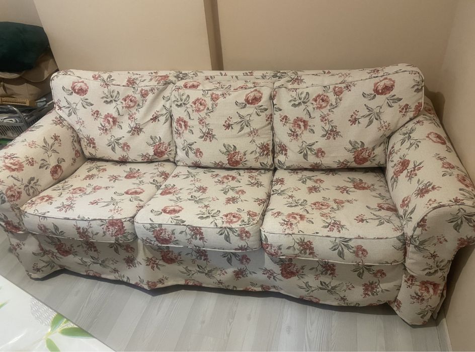 Диван триместен като нов