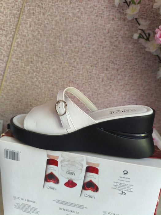 Продам босоножки.