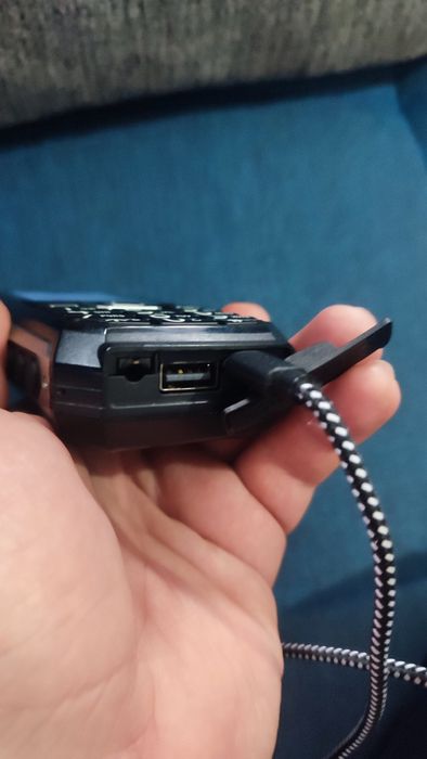 Продам противоударный телефон