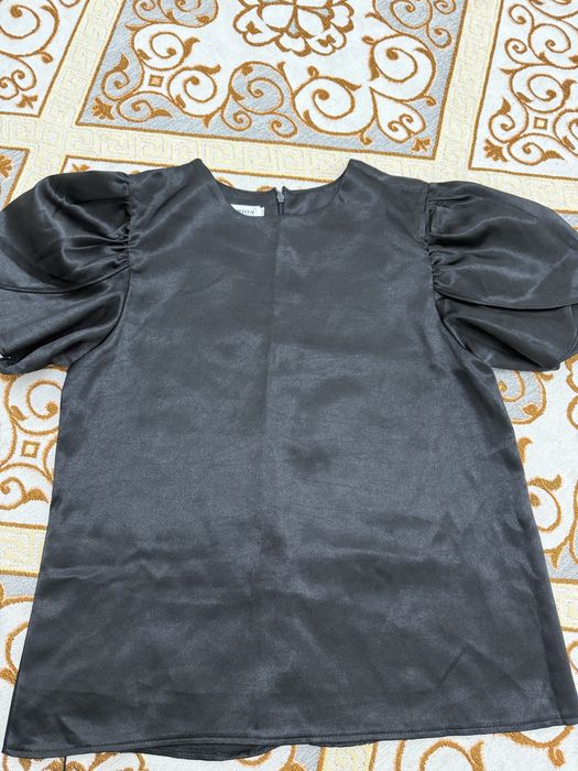 Киімдер сатылады