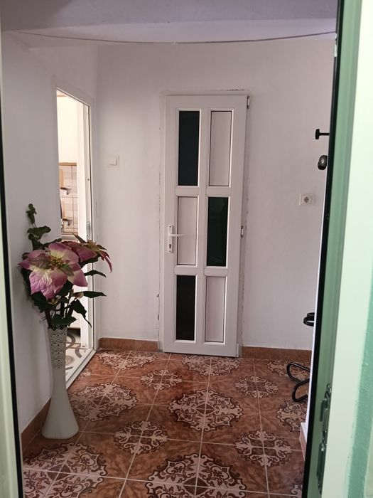 Vând garsonieră, et 4