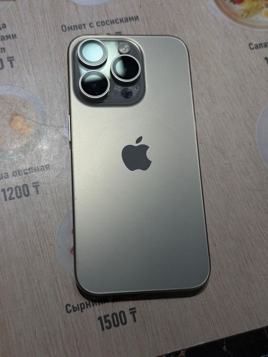 Продам Iphone 15 pro 256