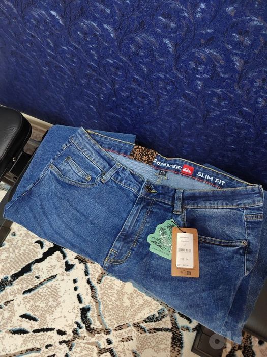 Джинсы Quiksilver slim fit.