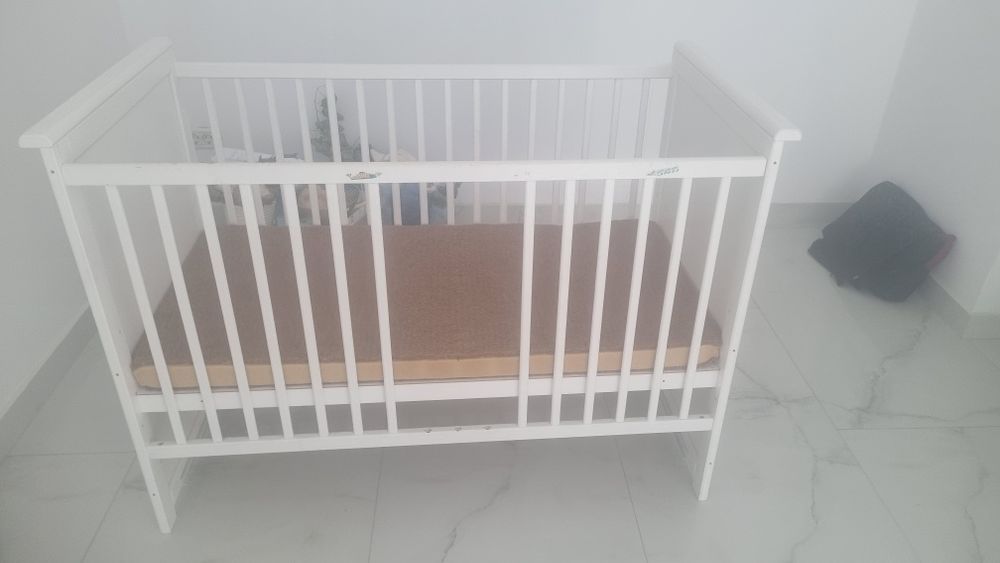 Vând pătuț ptr bebe in stare buna,puțin folosit, cu saltea de cocos cu husa detașabilă si scaun de masă bebe