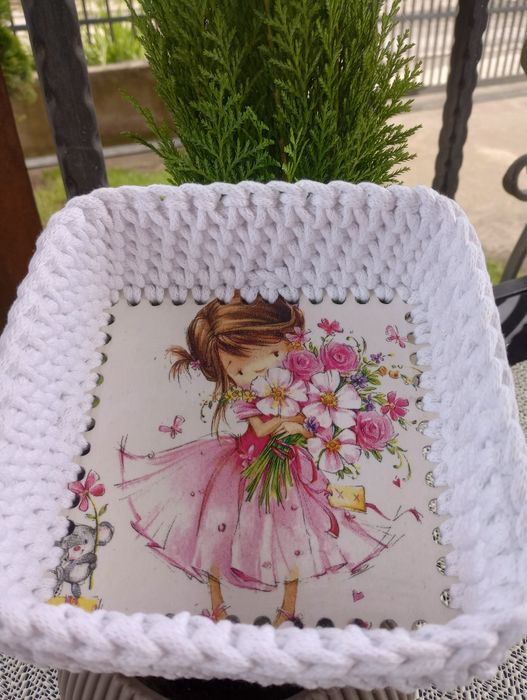 Ръчно плетен панер