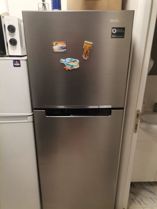 Vand 2 frigidere unul samsung unul albatros