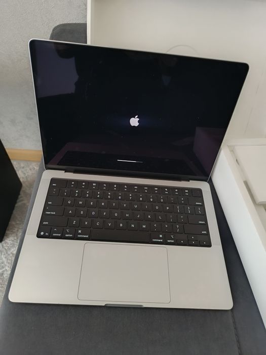 Продам новый MacBook Pro 14M5 2025 года
