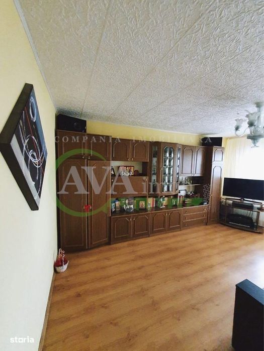 Apartament 3 camere decomandat , zona Milcov
