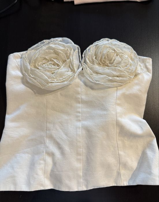 Ефвктен Топ Zara с цвете