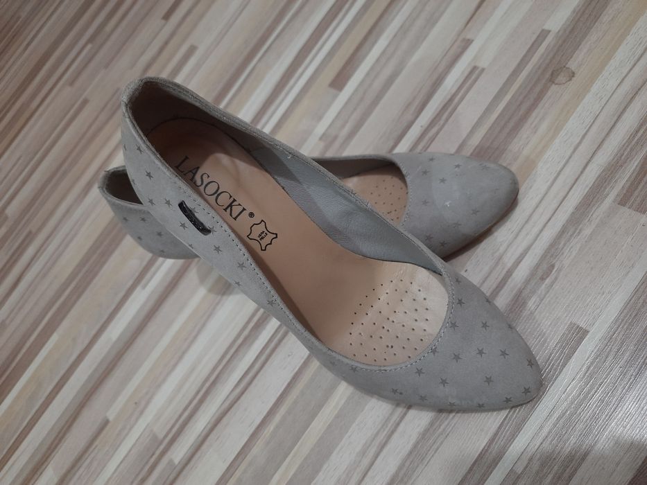 Pantofi gri din piele naturala 37