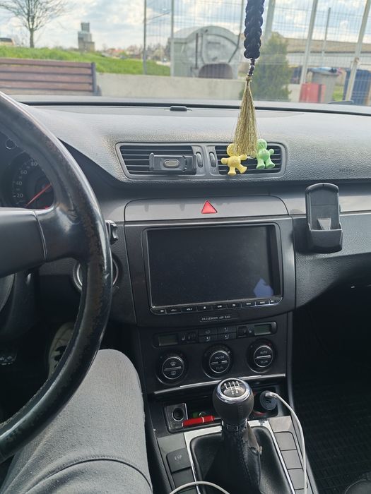 Vând Volkswagen Passat B6