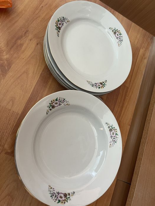 Комплект керамични чинии