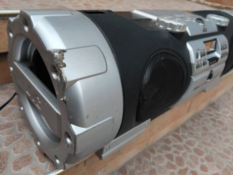 Радио Касетофон JVC rv-b99 Бомбастер Супер мощна Уредба Тунер Диск AUX