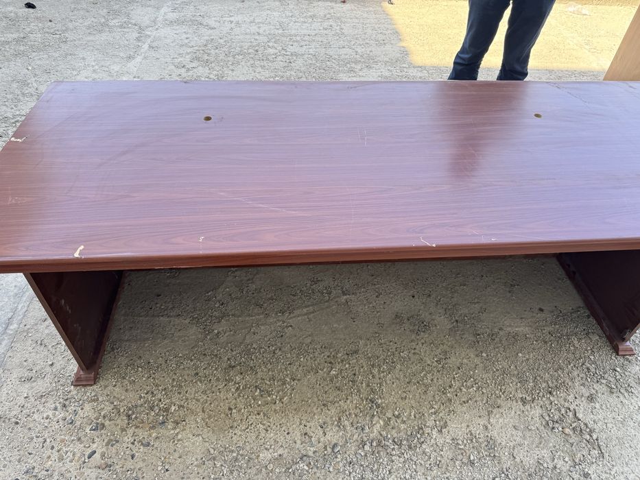 Ofis stoli yarim narxida