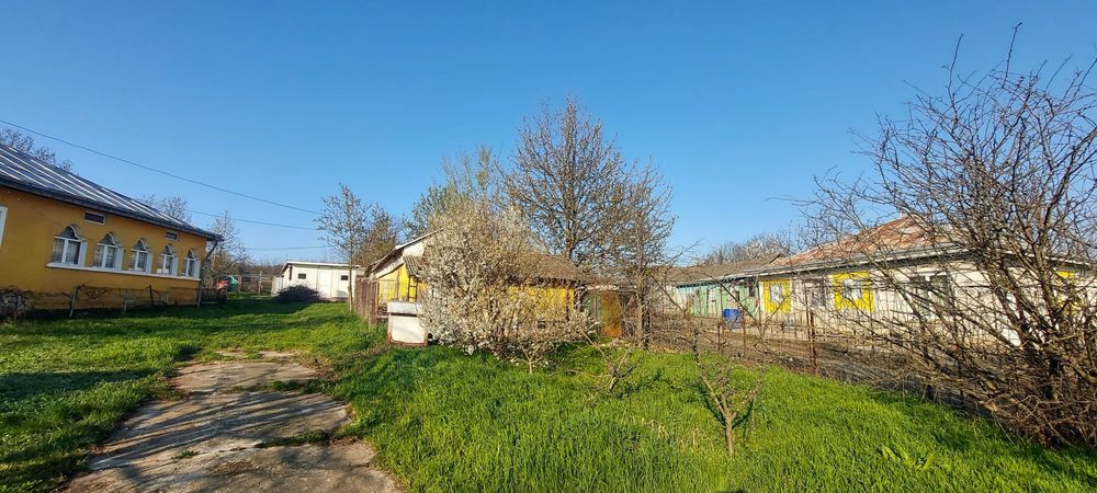 Vand casa si teren 10.000 mp-pret negociabil
