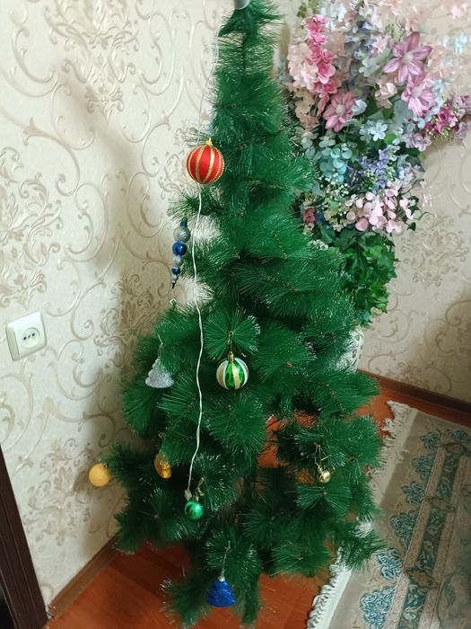 Новогодняя ёлка (можете забрать хоть с игрушками)
