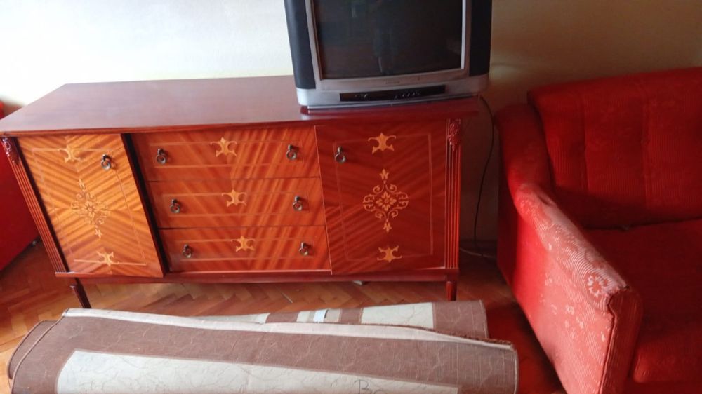 Mobilă sufragerie de vânzare în stare foarte buna se afla in comuna Iara județul Cluj,nu asigur transport
