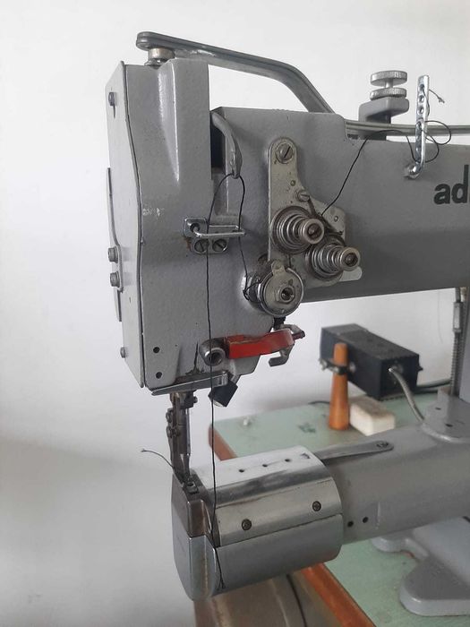 Masina industriala de cusut Adler
