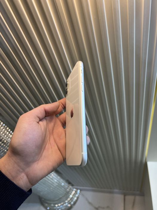 Продам IPhone 11 64гб идеал!